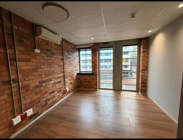 190M² BUILDING TO LET IN GREEN POINT